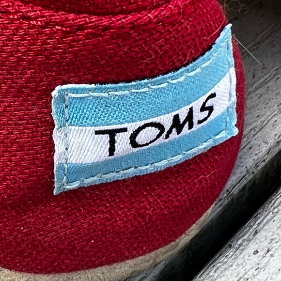 Classic Red Toms size 8.5 - Picture 2 of 11